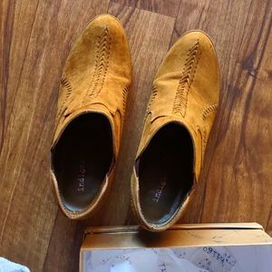 Indigo Rd size 8.5 women's ankle boots
